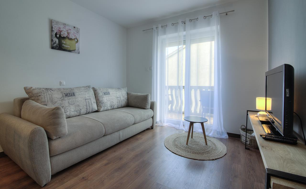 Apartments Lola سينج المظهر الخارجي الصورة